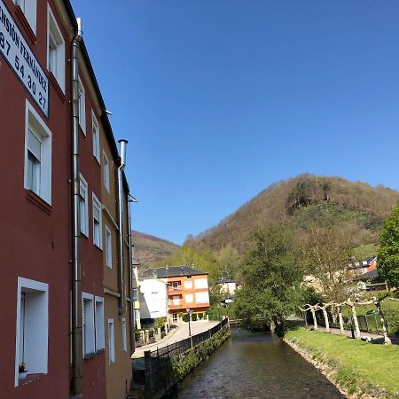 Pension Fernandez Vega de Valcarce Exteriör bild